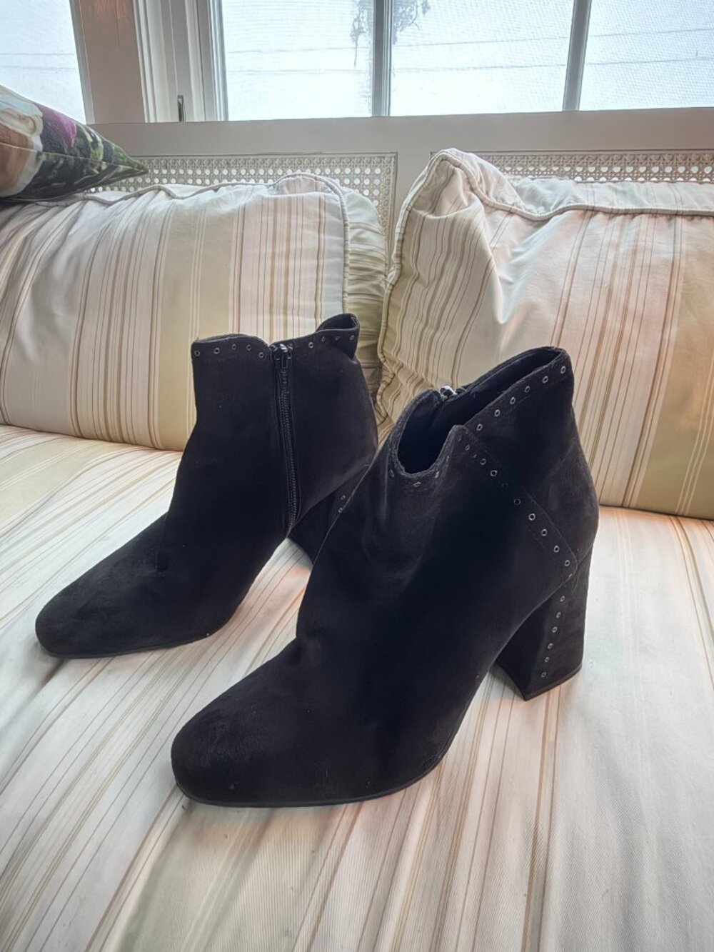 Guja Black Suede Grommet Ankle Booties Size 39
